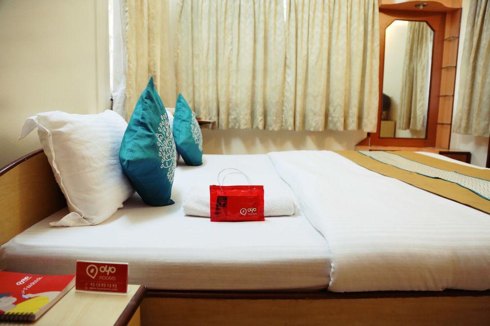 Oyo 946 Royce Studio Apartments Pune Exterior foto